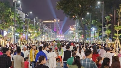 أصبحت السياحة الليلية من المعالم الجديدة التي تجذب الزوار إلى هوي.