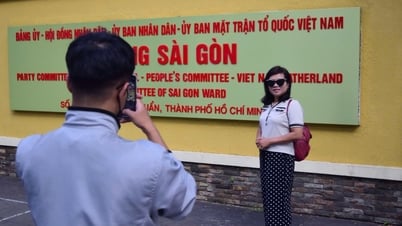 Trụ sở phường Sài Gòn thu hút người dân đến check-in