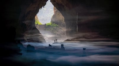 ドンヴァン石台地に妖精の国のように浮かぶハンメイ