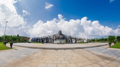 Organizing the mobile exhibition "Memories of the battlefield in Zone V"