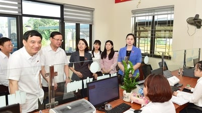 La délégation de l'Assemblée nationale provinciale a étudié le fonctionnement du modèle de gouvernement local à deux niveaux dans le quartier de Binh Thuan.