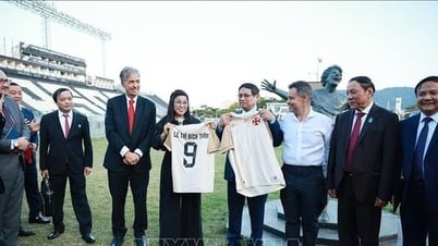 Thủ tướng Phạm Minh Chính thăm Câu lạc bộ bóng đá Vasco da Gama, Brazil