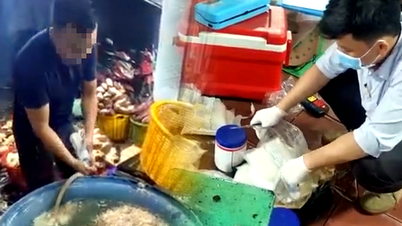 Ho-Chi-Minh-Stadt: 3 Betriebe in Binh Dong entdeckten, wie sie Bananenblüten mit Borax und Bleichmittel einweichten