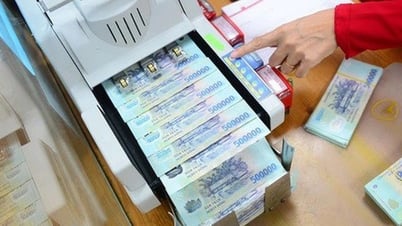 Tiền tiết kiệm được gửi vào ngân hàng vượt 15 triệu tỉ đồng