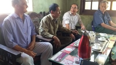 Những mối tình "đẹp hơn nước mắt"