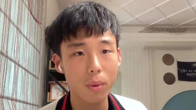 “Ông cụ non” khiến các bậc phụ huynh cắp sách bút theo học
