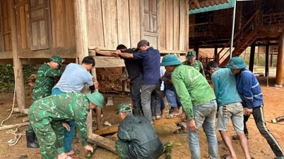 Grenzschutzbeamte helfen Menschen, die Folgen des starken Regens in Na Loi zu überwinden