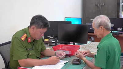 Ca Mau : La police communale délivre des plaques d'immatriculation, quel que soit le lieu de résidence