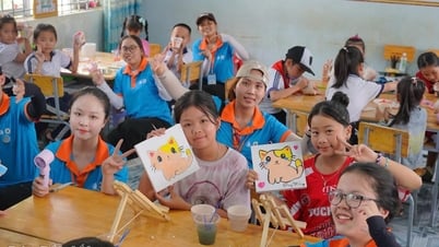Thắp lên tình người từ những điều giản dị
