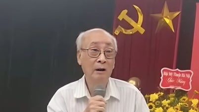 Family of 4 People's Artists, one of whom is 90 years old and still sings loudly