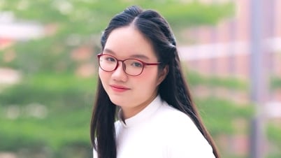 Nữ sinh Hà Nội với ‘cú ăn ba’ thủ khoa chuyên Anh thi lớp 10