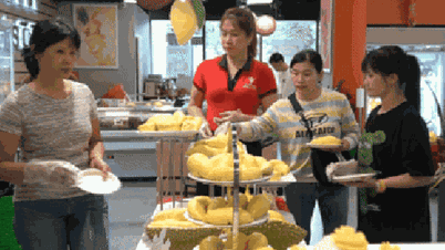 Was sicherten die Gäste zum 60-minütigen Durian-Buffet in Ho-Chi-Minh-Stadt?