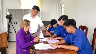 Thanh niên tình nguyện phường Hòa Thành: Hỗ trợ dịch vụ hành chính công cho người dân