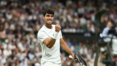 Alcaraz 'thổi bay' Rublev, đoạt vé tứ kết Wimbledon 2025