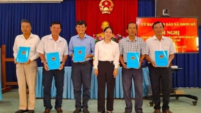 ឃុំញនម៉ីបានប្រកាសសេចក្តីសម្រេចបង្កើតមជ្ឈមណ្ឌលរដ្ឋបាលសាធារណៈ និងមជ្ឈមណ្ឌលទូទៅ។