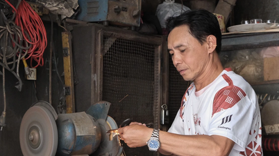 Bảy thập kỷ giữ nghề sửa máy may ở Pleiku