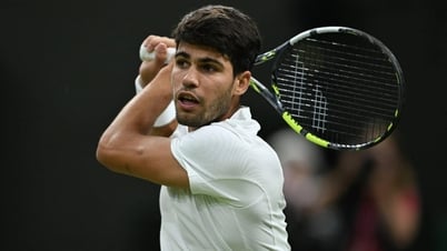 Alcaraz bat Rublev et se qualifie pour les quarts de finale de Wimbledon