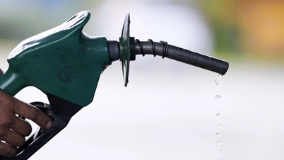 Giá dầu giảm 1% sau khi OPEC+ đẩy mạnh tăng sản lượng