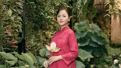 Diễn viên Thu Quỳnh, Thanh Hương xinh đẹp bên hoa sen