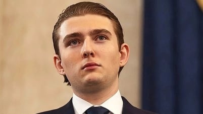 Đặc vụ luôn theo sát, “cậu út” Barron Trump hẹn hò ở trường thế nào?