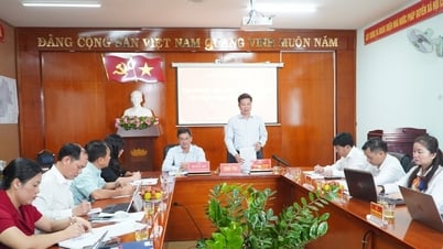 Deputy Secretary of the Provincial Party Committee Luu Van Trung works with Dong Gia Nghia ward