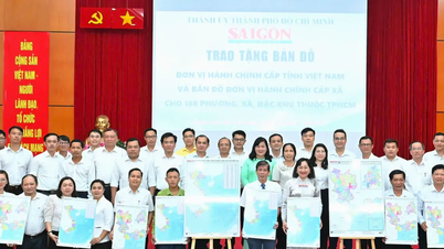 Báo Sài Gòn Giải Phóng trao tặng bản đồ đến các phường, xã tại TPHCM