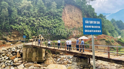 La comuna de Y Ty reconstruye el puente temporal Sim San para facilitar el transporte de la gente.