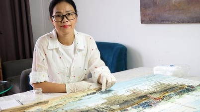 Người vá tranh triệu USD qua… kính hiển vi