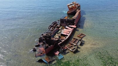 Dringende Bergung eines gestrandeten Schiffes im Seegebiet der Gemeinde Phuoc Dinh
