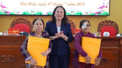 Phó Chủ tịch nước Võ Thị Ánh Xuân tiếp xúc cử tri tỉnh An Giang