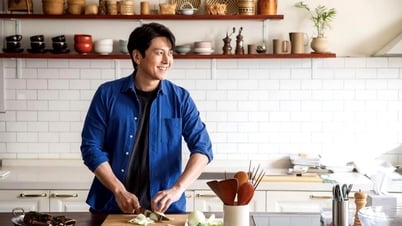 Ryu Soo-young và hành trình bếp núc mang “hơi ấm” kết nối con người