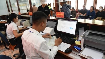 Infographic: Điều kiện, tiêu chuẩn để cán bộ không chuyên trách cấp xã được tiếp nhận vào làm công chức nhà nước sau sáp nhập tỉnh