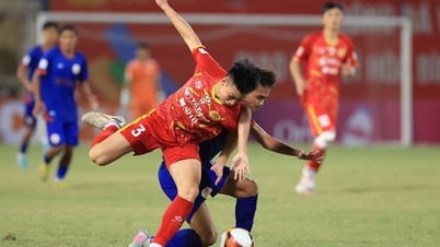 Kịch tính ngay từ trận mở màn