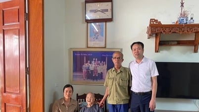ชุมชนฮัวหลักเข้าเยี่ยมชมแล ะมอบของขวัญแก่ครอบครัวผู้กำหนดนโยบายและครัวเรือนท...