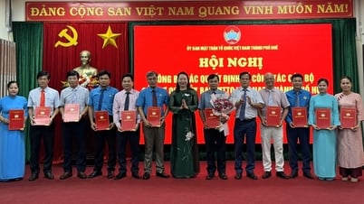 Le Comité du Front de la Patrie du Vietnam de la ville de Hué compte 9 départements et bureaux.