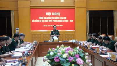 Le général Phan Van Giang a présidé la conférence d'approbation des préparatifs du congrès du comité du parti de l'académie de défense nationale et du comité du parti du comité du chiffrement du gouvernement.
