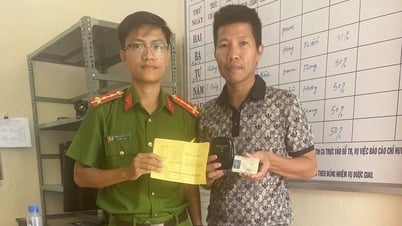 Công an phường Hương An hỗ trợ trao trả tài sản cho người đánh rơi