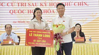 เลแถ่งห์ลองพบปะกับผู้มีสิทธิเลือกตั้งในตำบลอันมิงห์