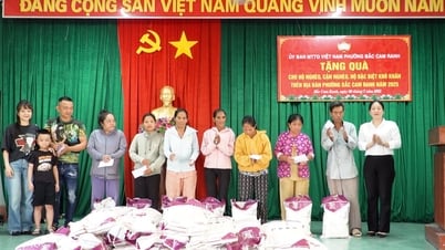 UBMTTQ Việt Nam phường Bắc Cam Ranh trao 40 suất quà cho hộ nghèo, cận nghèo
