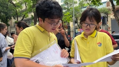 การร้องเพลงจบการศึก ษาระดับมัธยมศึกษาตอนปลายปี 2025: ร้านอาหารยอมรับความคิดสร้างสรฤต