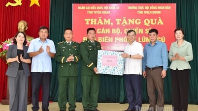 Đoàn công tác của tỉnh thăm, làm việc tại Đồn Biên phòng Lũng Cú và khảo sát hoạt động du lịch tại Sà Phìn