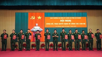 Trao quyết định về công tác cán bộ cho 85 sĩ quan