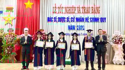 Lãnh đạo Trường ĐH Y dược Huế nhắn gửi tân cử nhân việc tinh gọn bộ máy