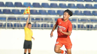 Cơ hội nào cho tiền đạo Việt kiều Alex Bùi?