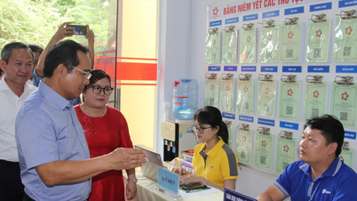 Chủ tịch UBND TPHCM Nguyễn Văn Được kiểm tra hoạt động Trung tâm Phục vụ hành chính công phường Phú An