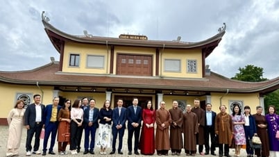 Thứ trưởng Bộ Ngoại giao Lê Thị Thu Hằng thăm cộng đồng người Việt tại Ba Lan