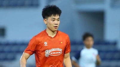 Tiền đạo Đình Bắc: 'U22 Việt Nam tập trung kiểm soát bóng và chuyền bóng'