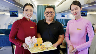 Vị khách đặc biệt thứ 350 triệu của Vietnam Airlines nhận quà "khủng"