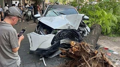 Ô tô tông liên hoàn nhiều xe máy ở Hà Nội