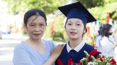 Thủ khoa lớp 10 ở Quảng Ngãi sống cùng người mẹ mua ve chai trong căn nhà rộng 20m²